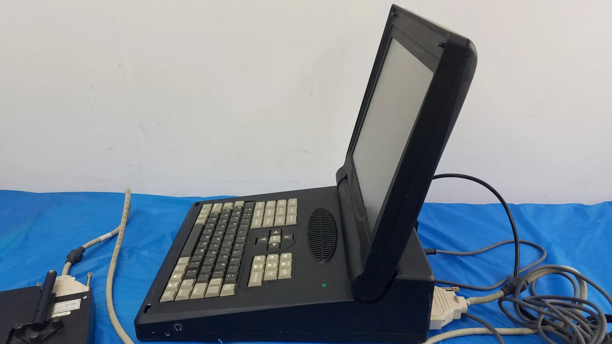 XLTEK NeuroMax 1004 EMG System with 4-Channel Pre-Amplifier Stim Probe & Pedal Electromyography diagnostic system, second-hand product photo 3