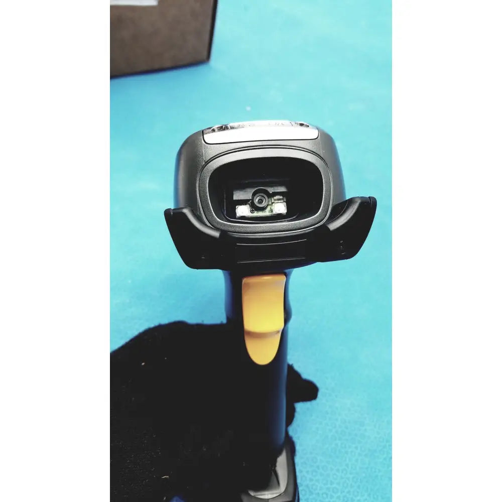 Black and yellow ergonomic zebra barcode scanner mt2070-sd4d62370wr with battery charger for efficient scanning tasks