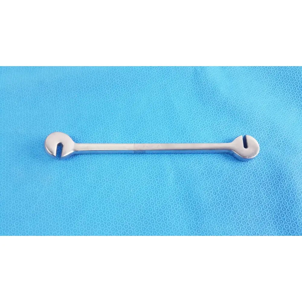 Reuse Medical Zimmer 241 Orthopedic Stainless Steel Plate Bender Dual Heads Surgical & Orthopedic Instruments, second-hand product photo 1