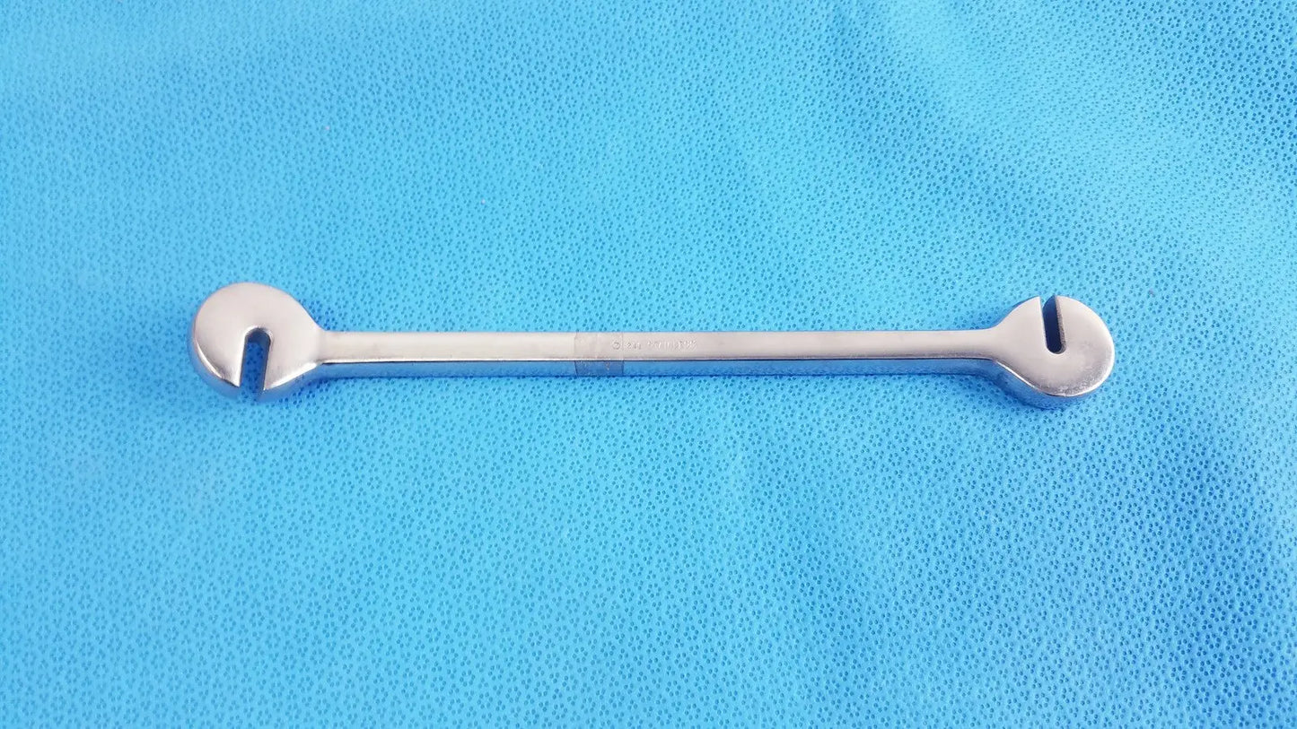Reuse Medical Zimmer 241 Orthopedic Stainless Steel Plate Bender Dual Heads Surgical & Orthopedic Instruments, second-hand product photo 1
