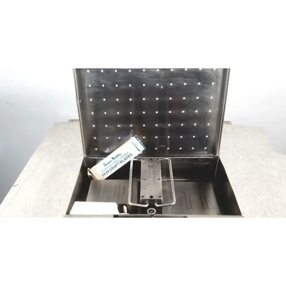 Reuse Medical Zimmer Meshgraft Dermatome II 2195-100 With Skin Graft Blades Surgical & Orthopedic Instruments, second-hand product photo 1