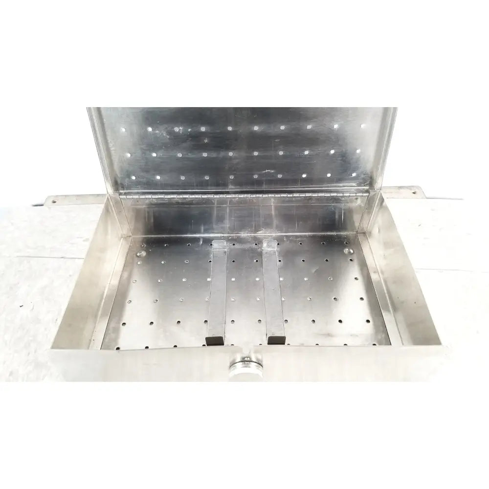 Stainless steel perforated grill pan with hinged lid and dividers for zimmer meshgraft dermatome use