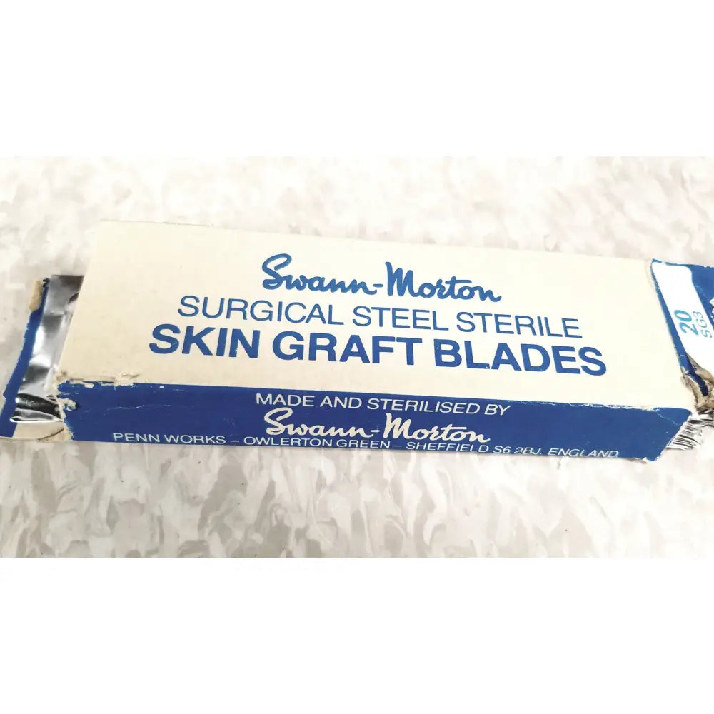 Zimmer meshgraft dermatome ii 2195-100 with swann-morton surgical steel sterile skin graft blades in vintage white and blue box