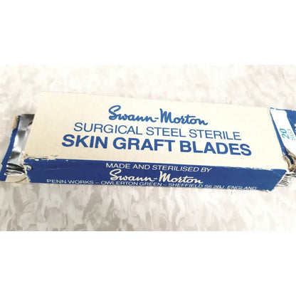 Zimmer meshgraft dermatome ii 2195-100 with swann-morton surgical steel sterile skin graft blades in vintage white and blue box