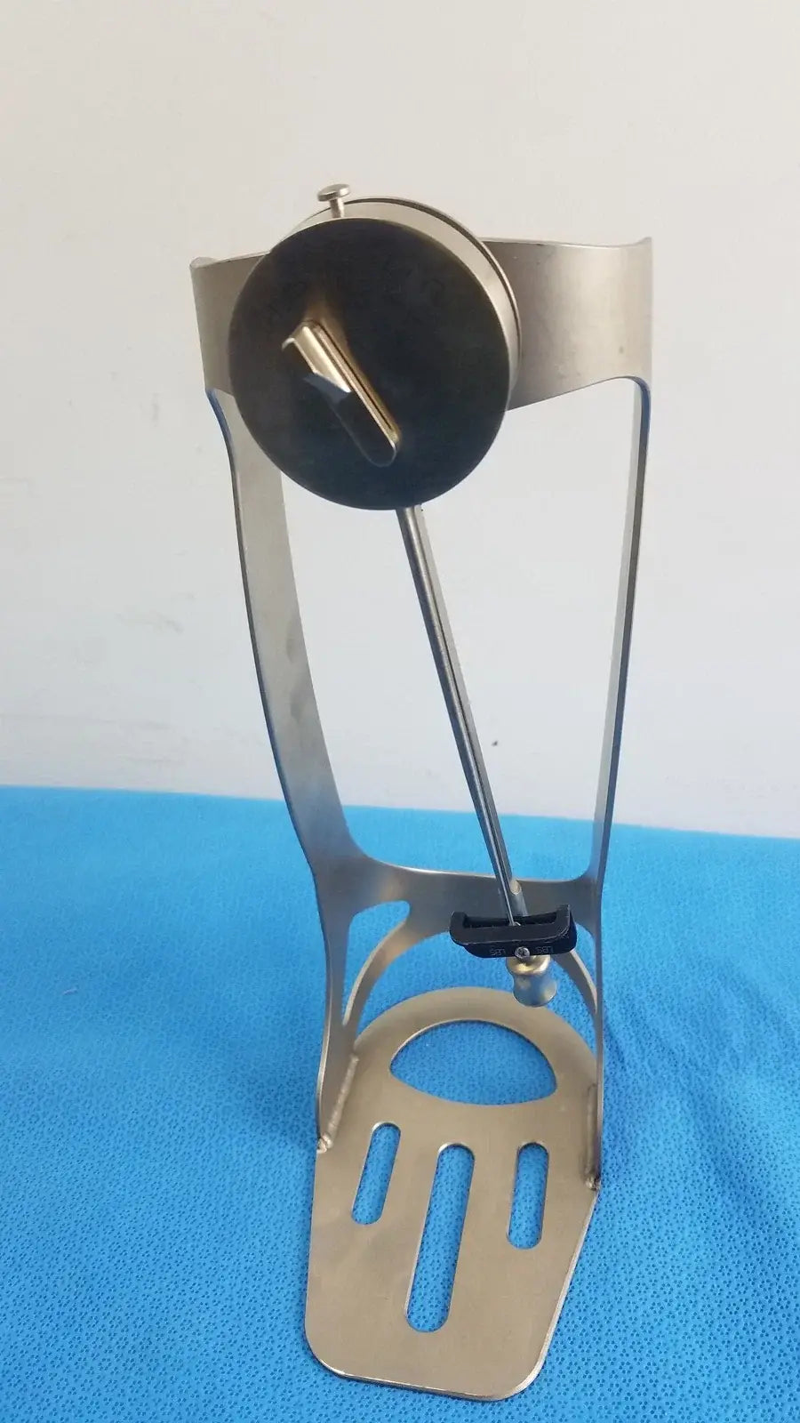 Reuse Medical Zimmer Orthopedic Biomet Finneli Tensioning Boot Surgical & Orthopedic Instruments, second-hand product photo 1