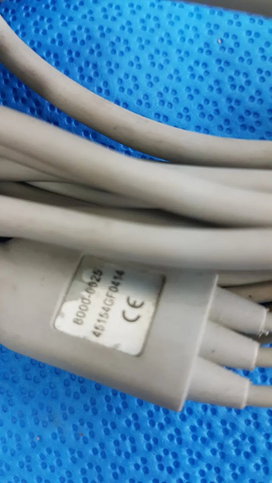 Gray medical cable with white label showing serial numbers and ce marking for zoll 3-lead ecg ekg patient monitoring