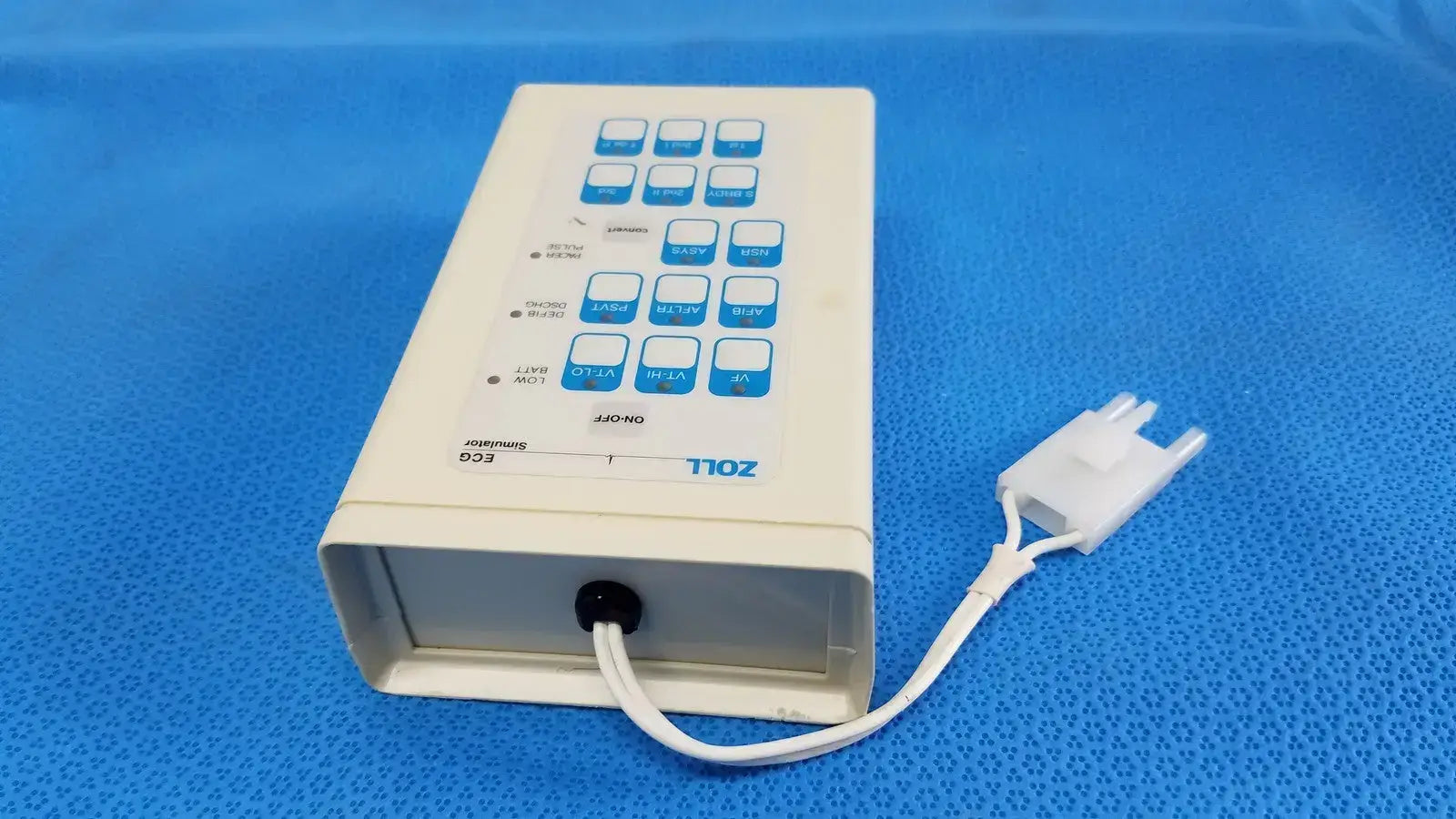 Zoll Medical Corporation ECG Simulator - Q01L05360 ECG Simulator, second-hand product photo 4